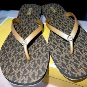 NWB✨ MICHAEL MICHAEL KORS Women's Jinx Flip-Flop Sandals